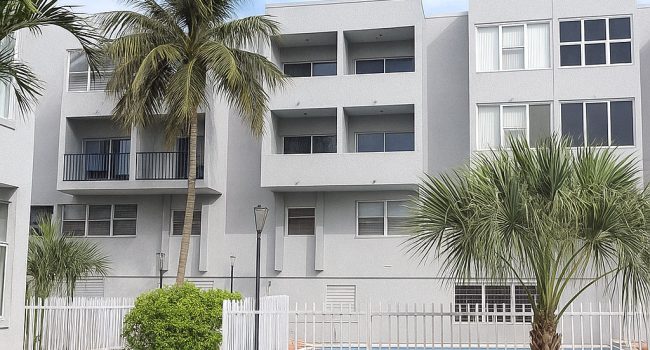 standrewscourtcondo_02