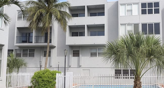 standrewscourtcondo_03