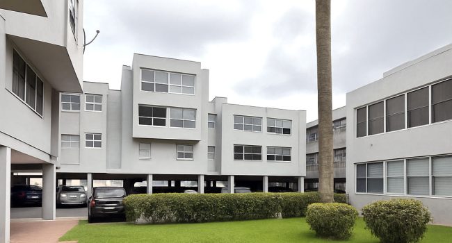 standrewscourtcondo_04